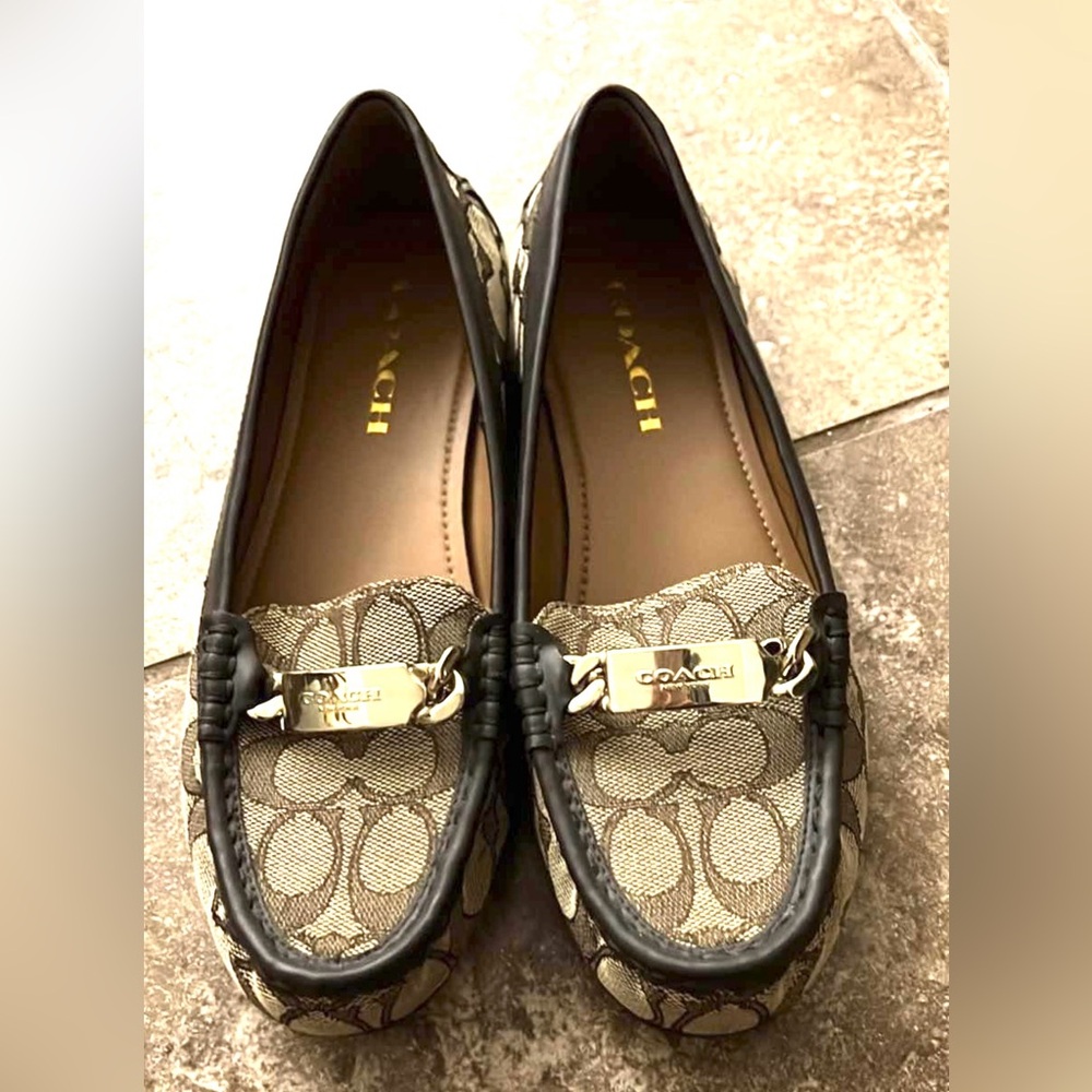 Coach size 7 signature logo loafers